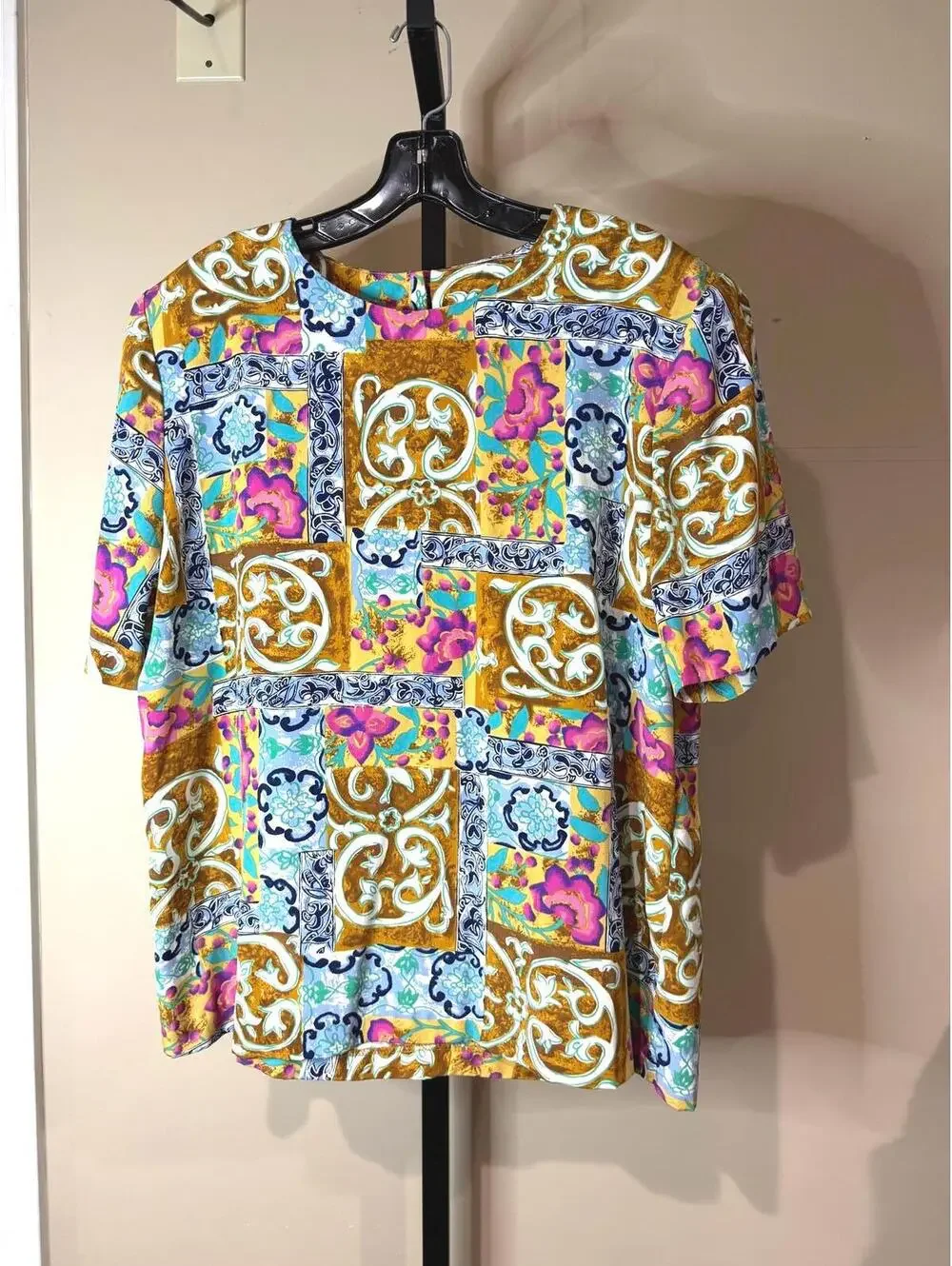 S.G. Sport Collection Women's Vintage Patterned Blouse Medium